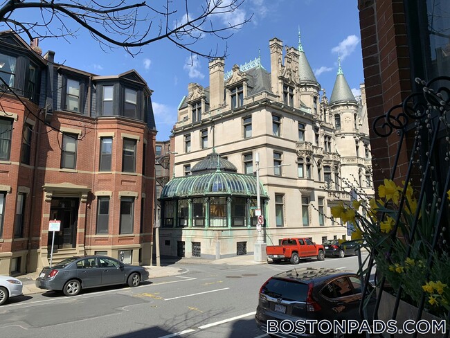 Building Photo - 48 Hereford St Unit 1