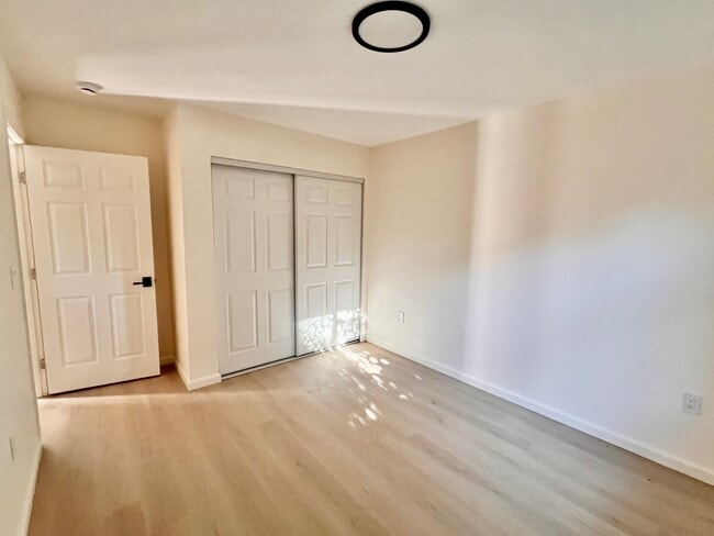 Photo - 1561 Royal Way