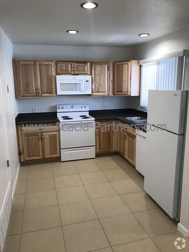 Building Photo - Central Two Bedroom Duplex Rental