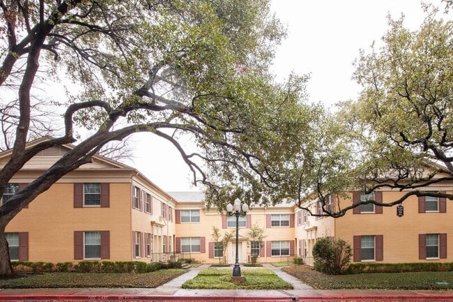 Building Photo - 4741 Bradford Dr Unit #B