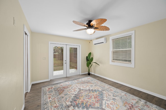 Photo - 245 S Rhodes St