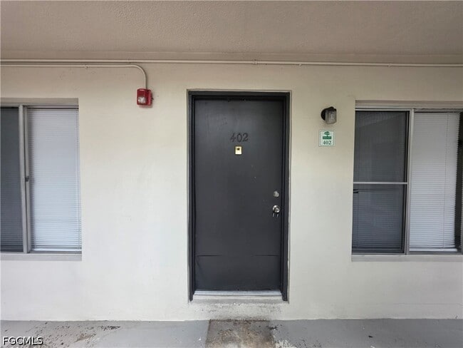 Building Photo - 1830 Maravilla Ave Unit 402