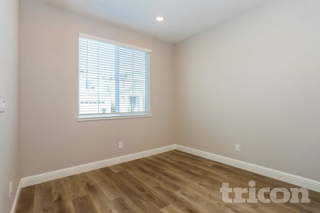 Photo - 1295 Victorian St