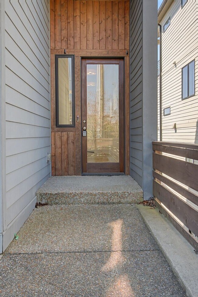118B Fern Ave