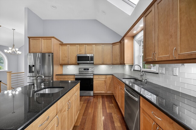 Photo - 19 Hilltop Pl