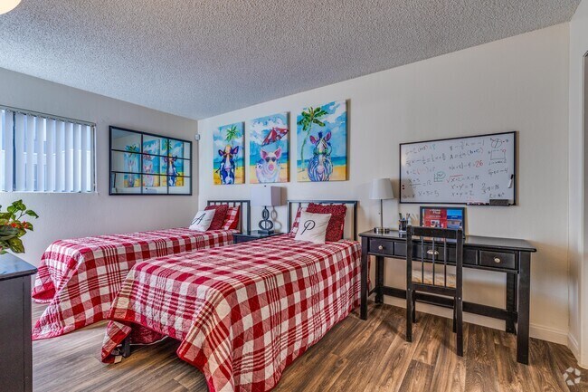 Model 2 BR, 2 BA - 912 SF