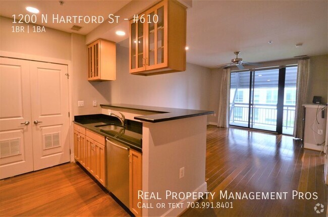 Building Photo - Gorgeous Penthouse Corner Unit 610