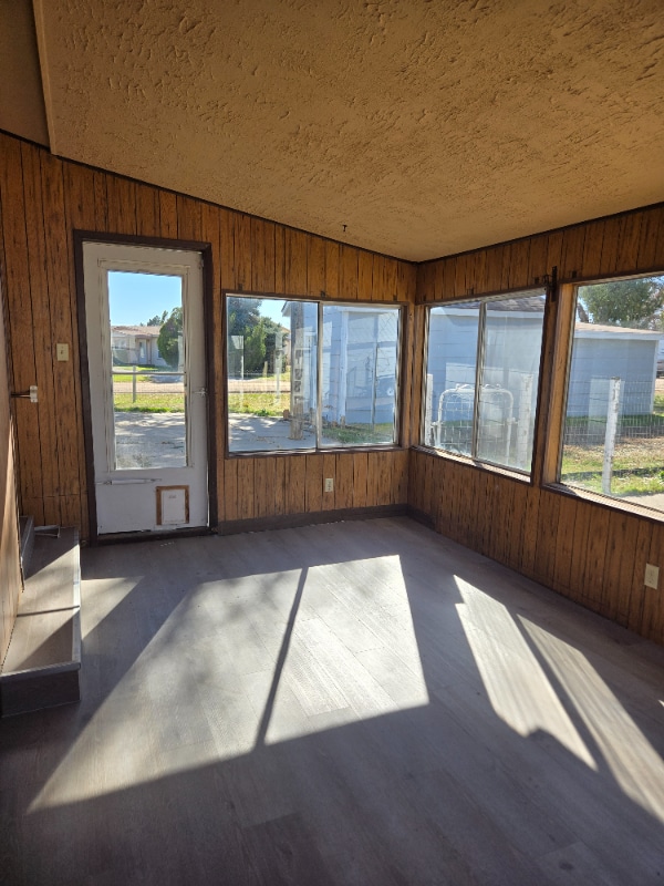 Photo - 325 Iowa Ave