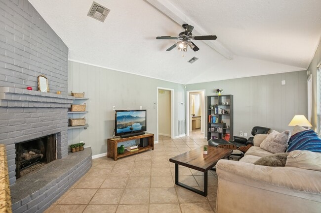 Photo - 15126 Silverman St