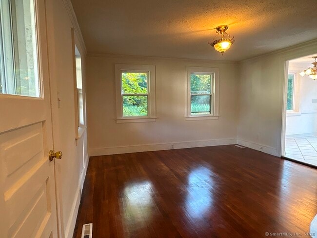 Photo - 105 N Main St