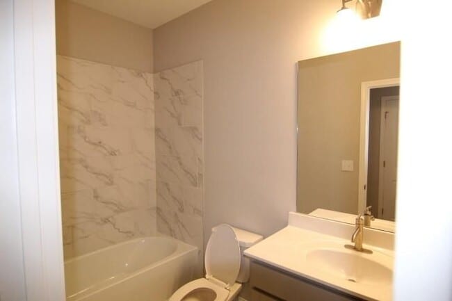 Photo - 501 Stagecoach Bnd SE