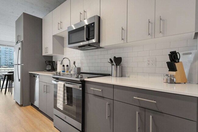 Photo - 853 W Blackhawk St Unit ID1243855P