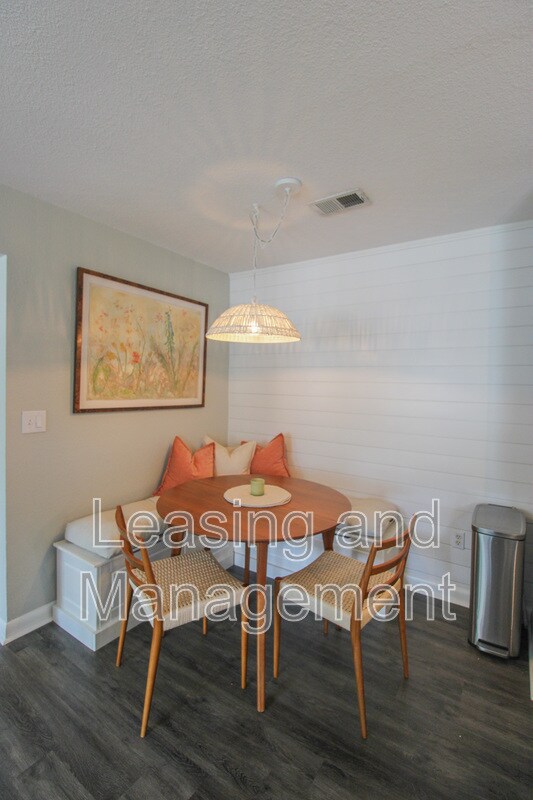Photo - 271 Alexandra Dr Unit 11