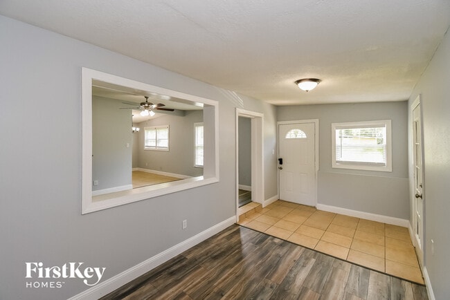 Photo - 1056 Busac Ave