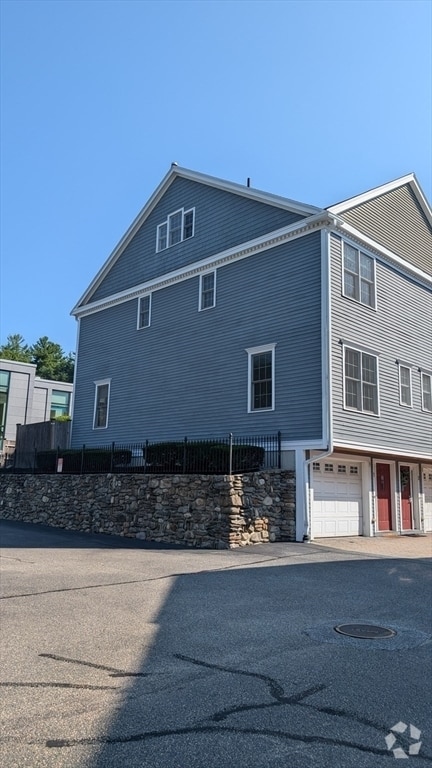 Building Photo - 894 Main St Unit #1 Rental