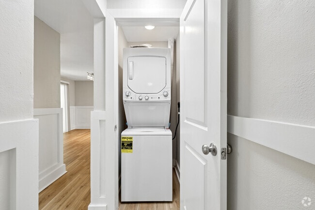 2BR, 1BA - 1,078SF - In Unit Laundry