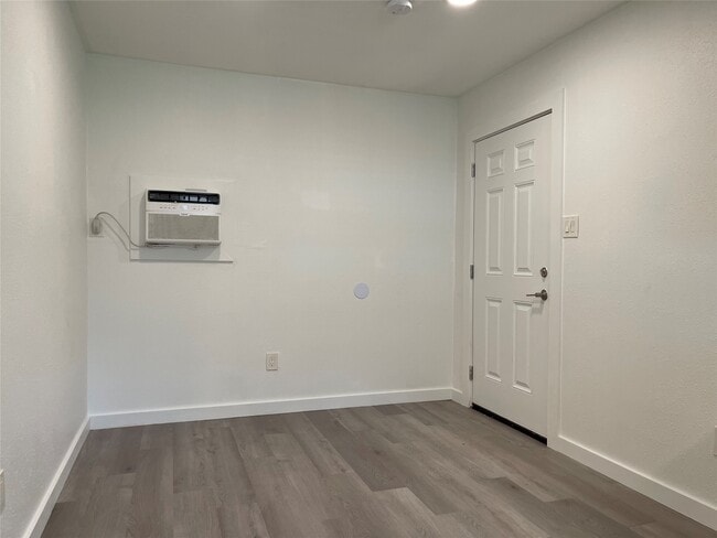 Photo - 229 Neyland St