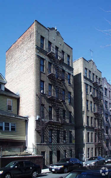 Photo - 2315 Andrews Ave Apartments