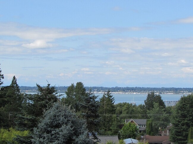 Photo - Large 4 Bedroom home with views of Bellingham Bay and Garage