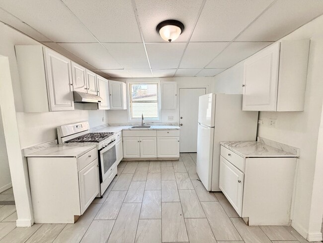 Photo - 710 N High St