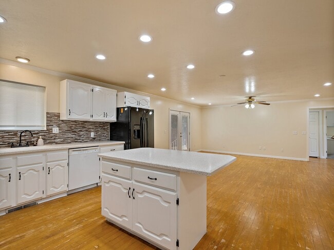 Photo - 6438 Tamra Dr