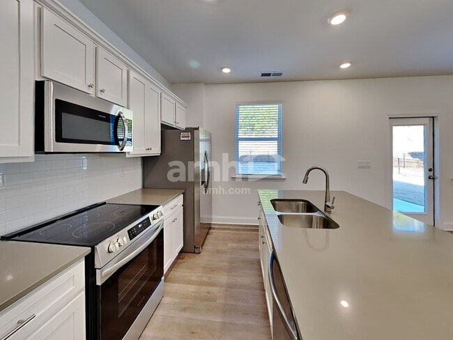 Photo - 637 Smt Vw Ln