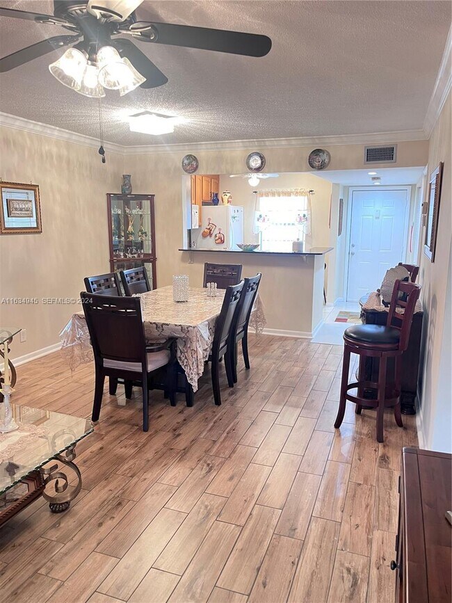 Photo - 7300 NW 5th Ct Unidad 201