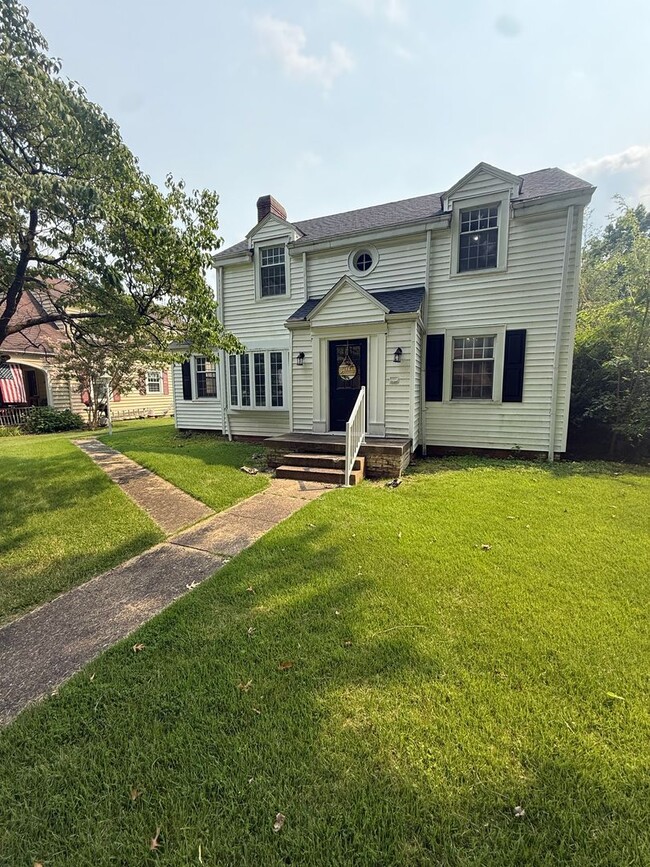 Building Photo - Spacious 5 bedroom 3 bathroom home