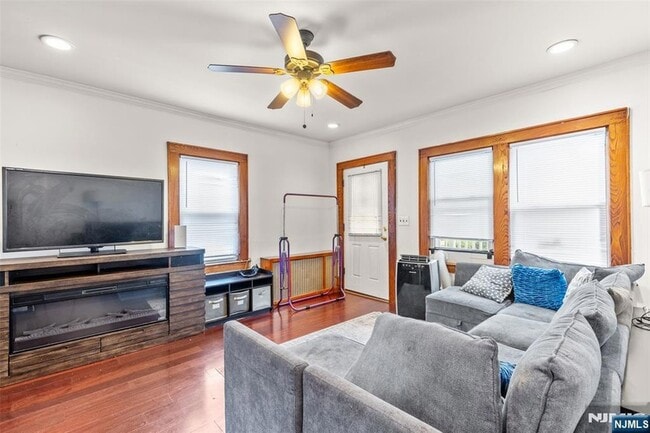 139 Van Ave