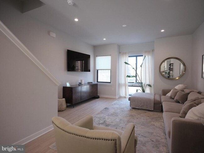 Photo - 428 Master St