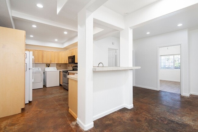 Building Photo - 4626 Albuquerque St Unit D