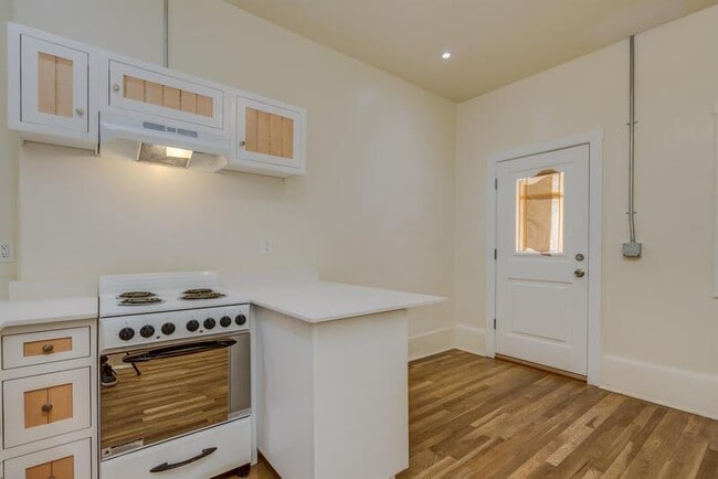 Photo - 89 W Simpson St