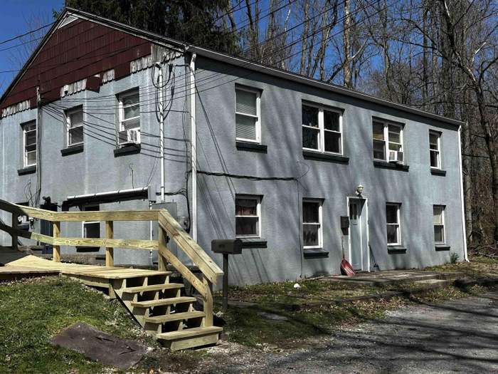 Photo - 1042 Lemont Ct Apartments Unit 2