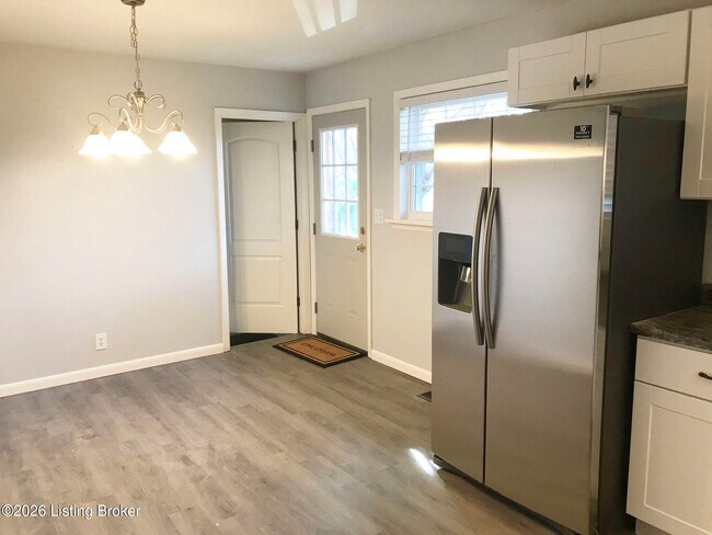 Photo - 5208 Regent Way