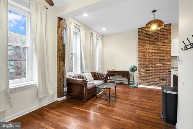 Building Photo - 618 N 40th St Unit 3