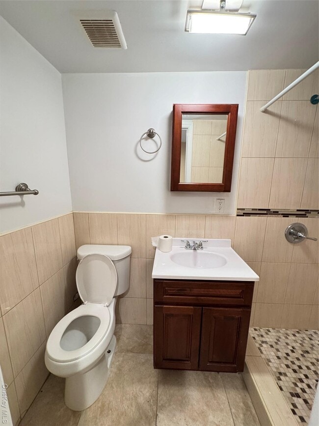 Photo - 1019 E 230th St Unit gd floor