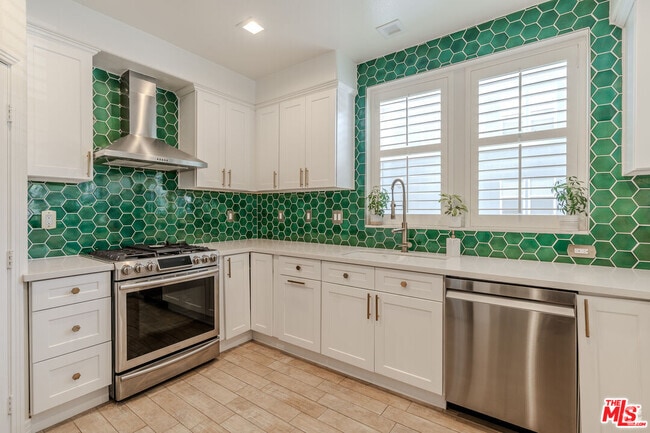 Building Photo - 7100 Playa Vista Dr Unit 101 Rental
