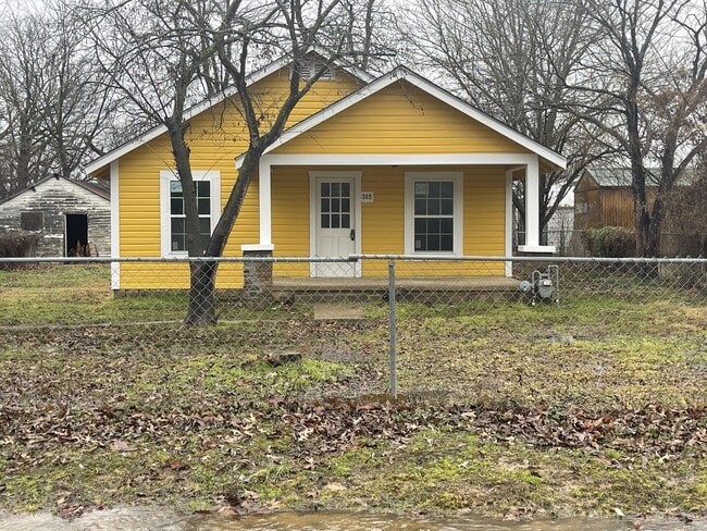 Building Photo - 305 Bayless St Rental