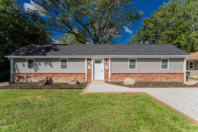 Building Photo - 330 Abbe Rd N Rental