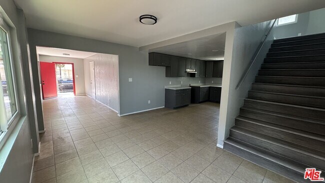 1255 Velasco St