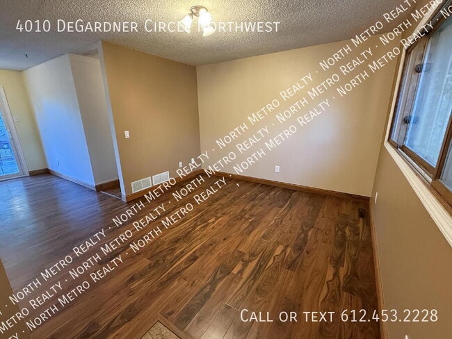 Photo - 4010 DeGardner Cir NW