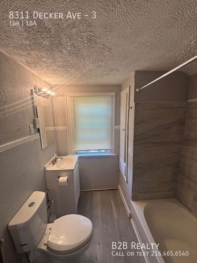 Photo - 8311 Decker Ave Unidad 3