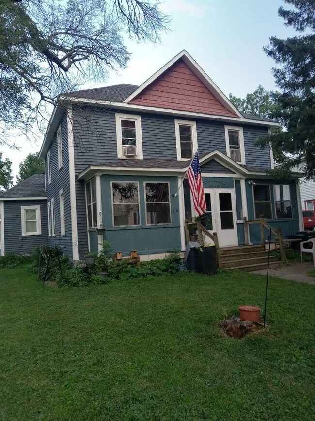 Building Photo - 510 Pine St Unit 2