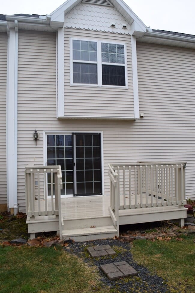 Photo - 140 Kenley Ct