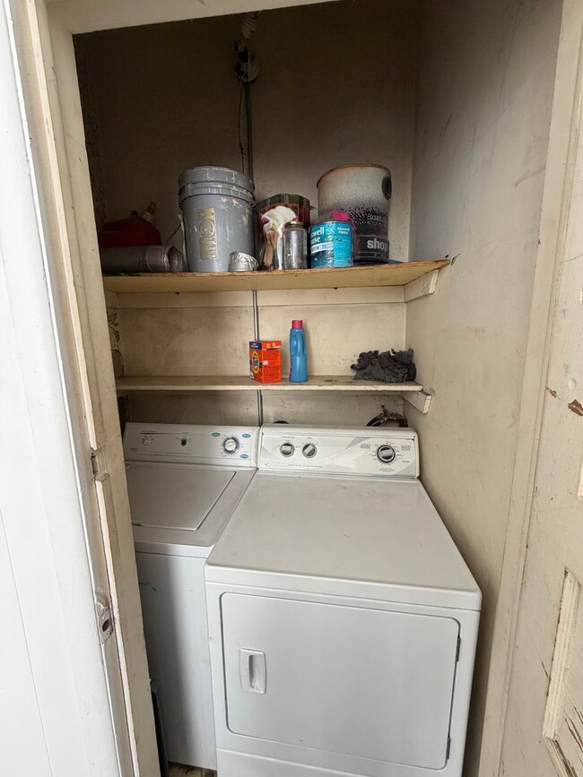 Photo - Price Main Street Triplex Unidad 35 W Main Street  3