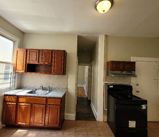 Building Photo - 37 Hanford St Unit 2L