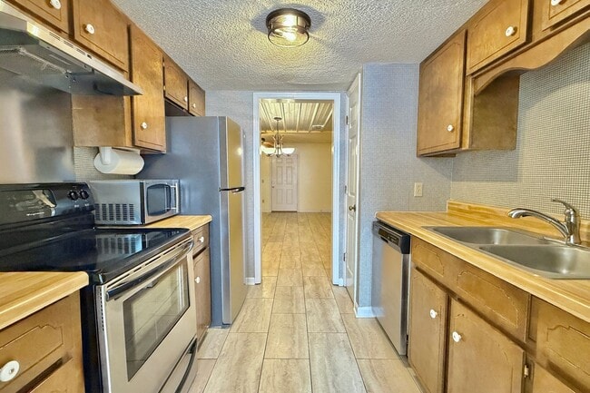 Photo - AVAILABLE MID-MARCH 2026! (No Pets Preferred) Unit 41I