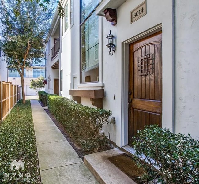 Building Photo - 3014 Carmel St