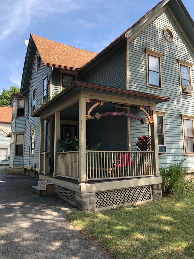 Photo - 652 University Ave Unit 652.5