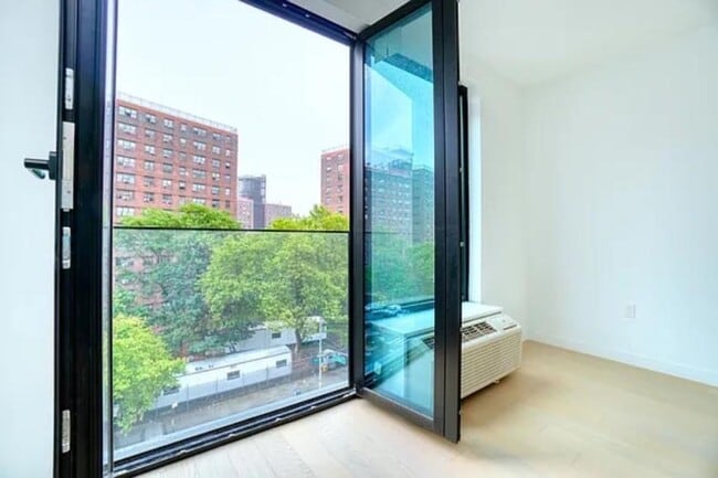 Building Photo - 0 bedroom in New York NY 10029 Unit 604 Rental